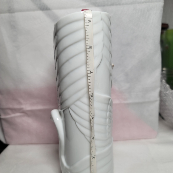 VTG. Global Art White Swan/Crane Vase.  (791) - Picture 9 of 12